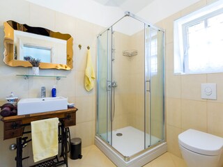 Badezimmer mit Dusche in Villa Bella Vista