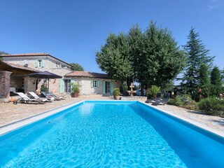 Privater Pool und sorgfältig gepflegter Garden