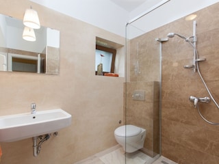 Bathroom with shower in Villa Valade