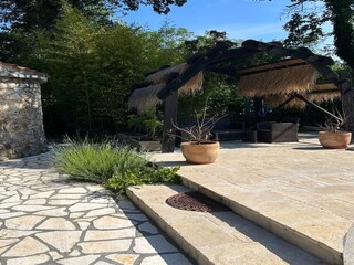 Outdoor area with lounge area in nature, Casa Rupeni