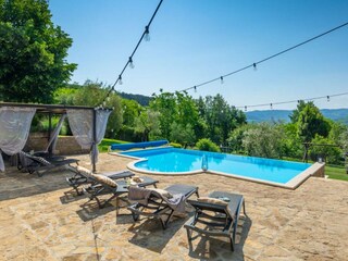 Naturausblick vom Pool in rustikaler Villa in Istrien