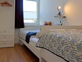 Schlafzimmer 2 (2 Betten 90 x 200)