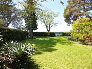 1.000 m2 of a beautiful and fully fenced garden