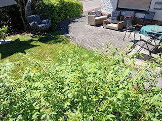Garten mit Sitzbereich