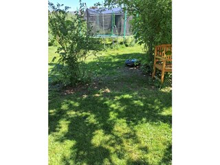 Garten mit Trampolin