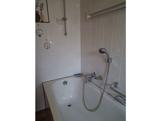 Badezimmer mit Badewanne