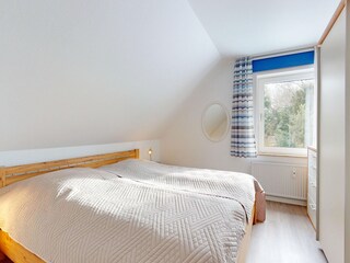 Schlafzimmer mit Doppelbett