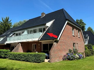 Dachwohnung mit Blick auf den Garten