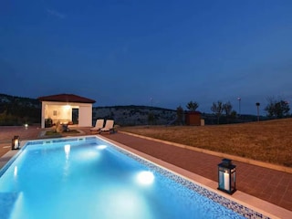 Vakantiehuis Sinj Buitenaudio-opname 5