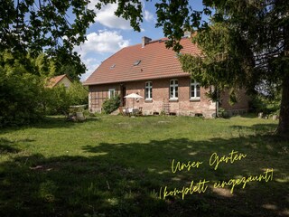 Unser Garten ist komplett eingezäunt
