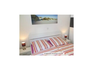 Schlafzimmer mit Doppelbett