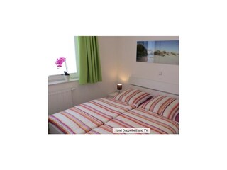 Schlafzimmer mit Doppelbett