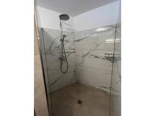 große Designerdusche