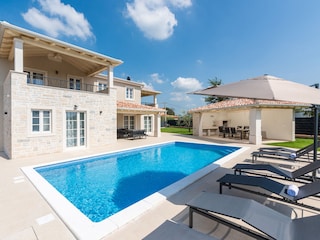 Relaxing poolside atmosphere