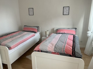 Schlafzimmer mit 2 Einzelbetten