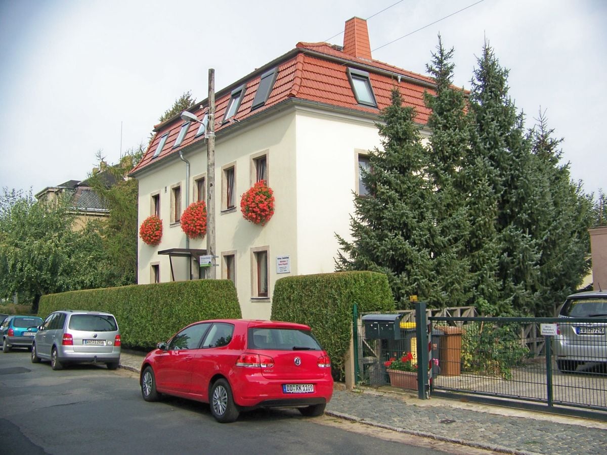 Haus Strassenansicht