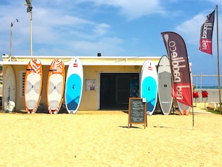 Surfboard Verleich am Strand von Caldetas