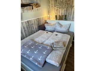 Schlafzimmer mit Doppelbett