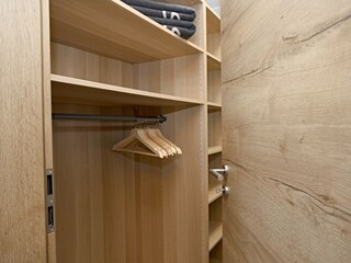 Ankleideraum im Schlafzimmer 1