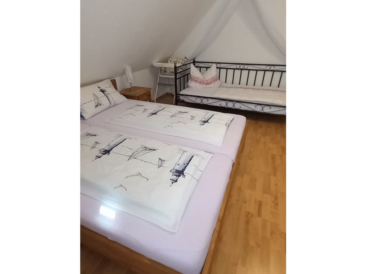 Großes Schlafzimmer 3 Personen