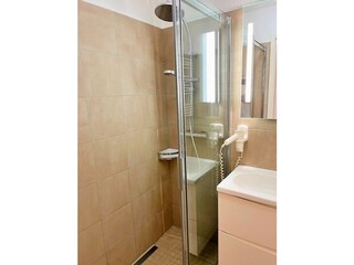 Bad mit ebenerdiger Dusche