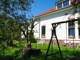 Sie erwartet ein großer Garten naturnah angelegt