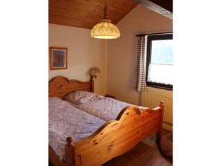 Schlafzimmer 1