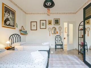 Twin room with vintage charm