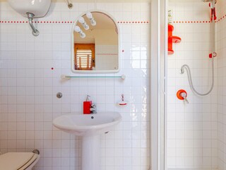 Shower bathroom with colorful accents