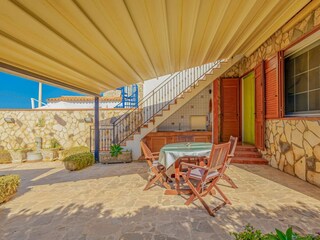 Shaded terrace – Perfect for dining