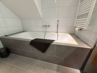 2025_HD_STEINBOCK_Badewanne