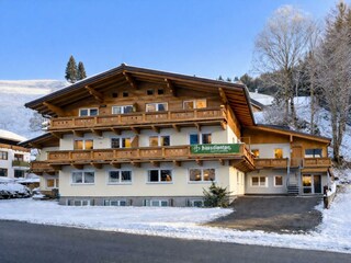 Haus-Vorderansicht-booking.com