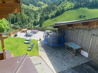 Spielplatz-Kinder-Unterdacheeben2