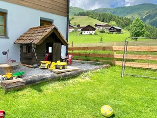 Spielplatz-Kinder-Unterdacheeben4