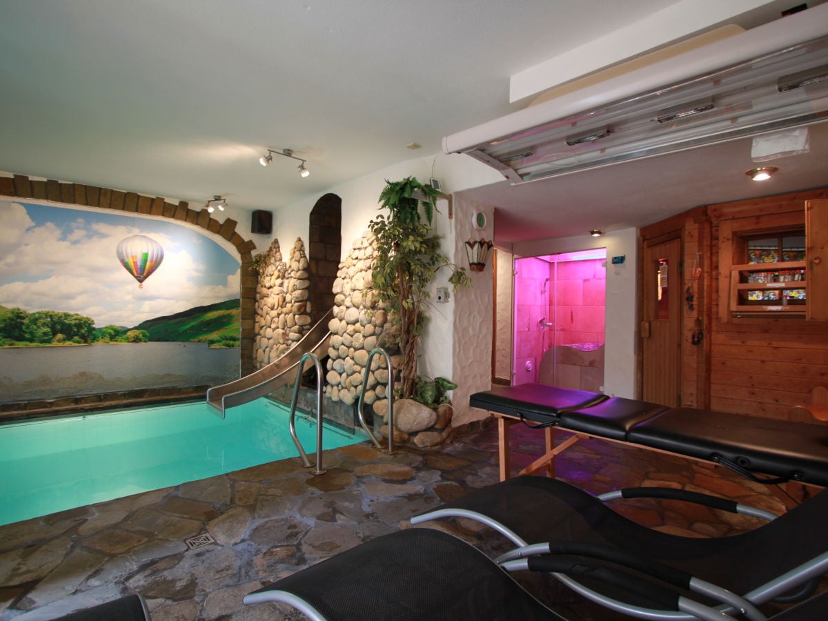 Wellnessoase mit Hallenbad, Sauna, Dampfbad