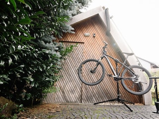 Fahrradschuppen mit Montageständer