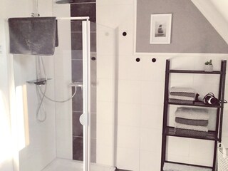Badezimmer mit Dusche