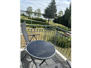 Blick vom Balkon zum See