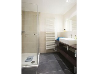 Badezimmer mit Dusche