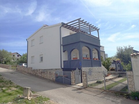Vakantiepark Appartement in Maslenica met Uitzicht op Zee