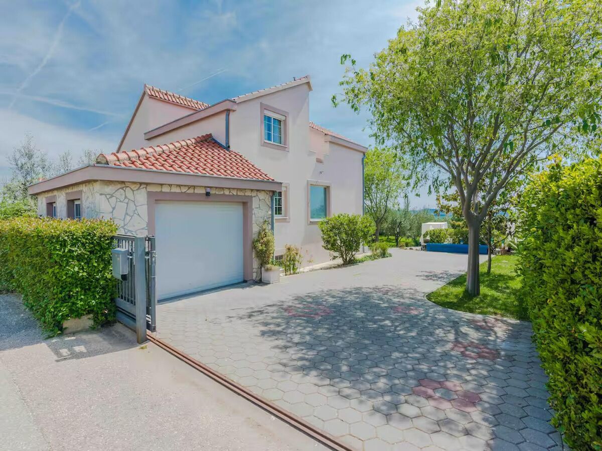 Ferienhaus Luxuriöse dalmatinische Villa mit Pool