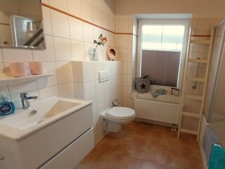 Badezimmer EG mit Duschwanne