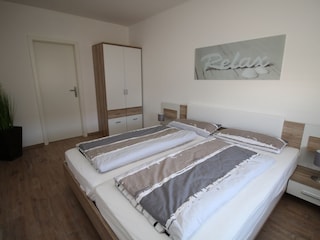 Schlafzimmer 1