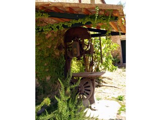 Alte Säge im Innenhof