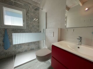 Badezimmer mit Dusche