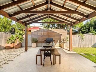 Apartment Broadbeach Outdoor Recording 3