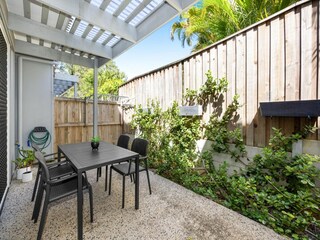 Apartment Welt Outdoor Recording 2