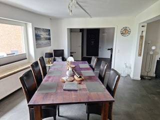 Esstisch für bis zu 10 Personen