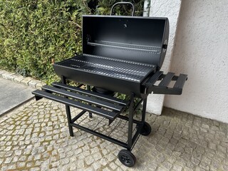 Holzkohlegrill