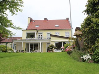 Garten und Rückseite des Hauses